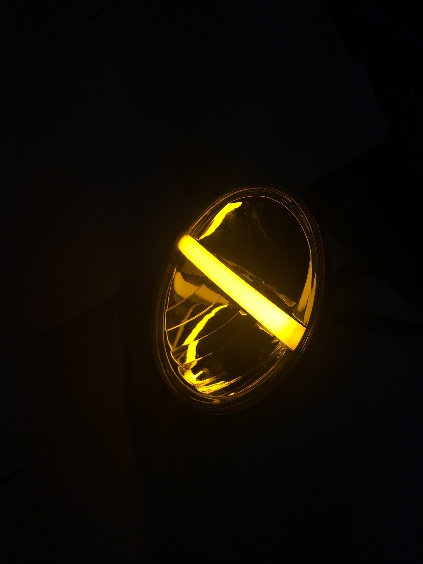 7-Inch LED Headlight with Center DRL and Turn Signal